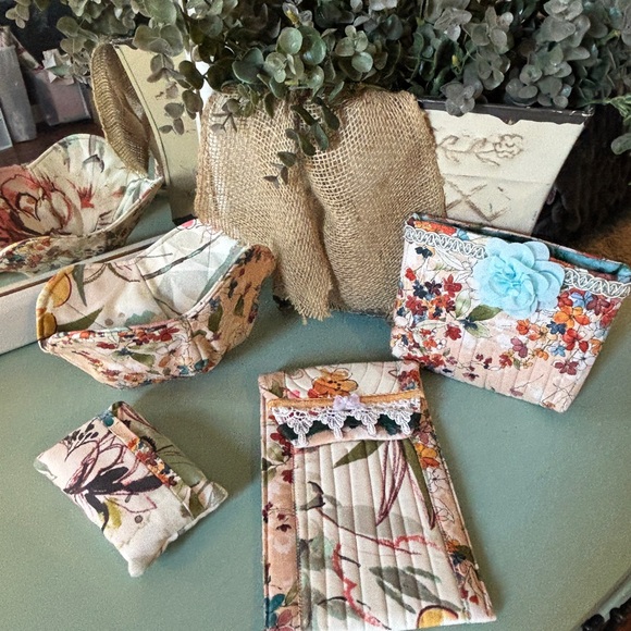 Handmade Floral Tote Bag with Lace & Velvet Trim - includes extras! - Picture 4 of 10